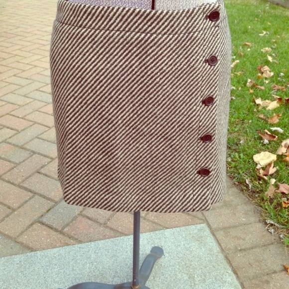 Vintage J. Crew Wool Blend Brown/Beige Diagonal Stripe Button Skirt (size 4) - Picture 9 of 10